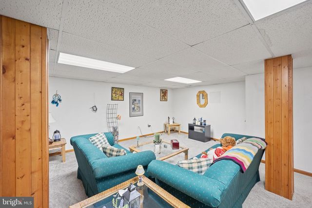 140 FILLY DR, North Wales, PA 19454