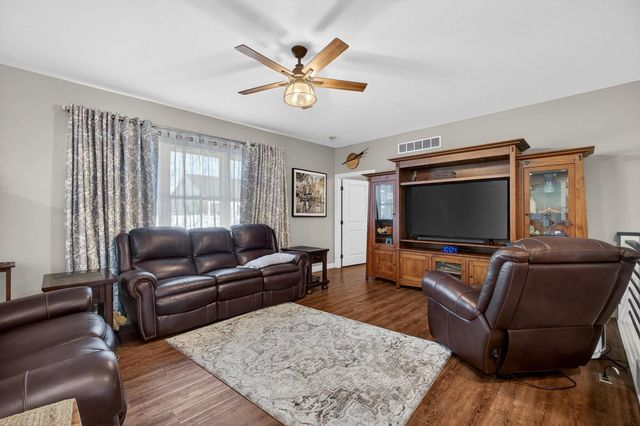 4620 W 11th Street, Davenport, IA 52804