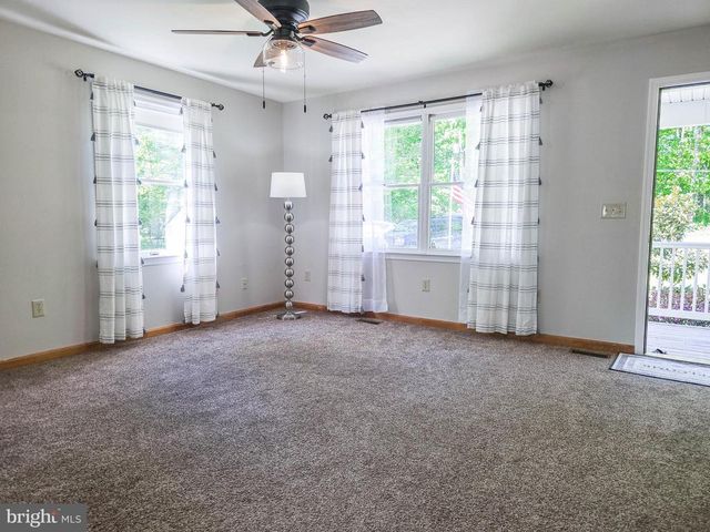 6235 SCOTTSVILLE RD, Jeffersonton, VA 22724