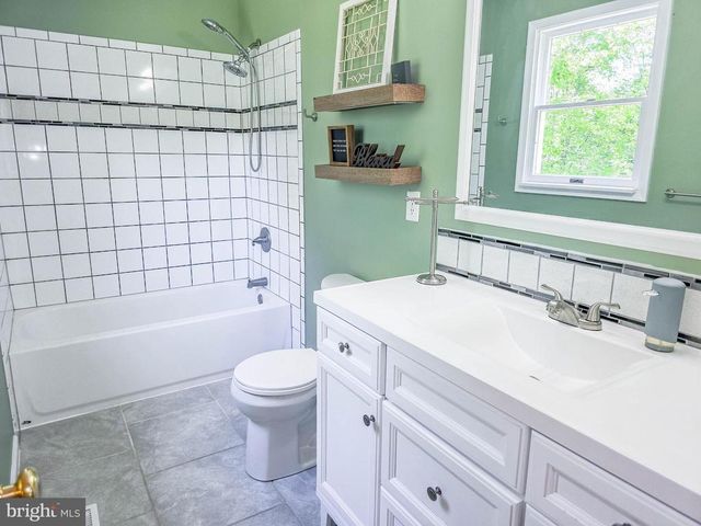 6235 SCOTTSVILLE RD, Jeffersonton, VA 22724