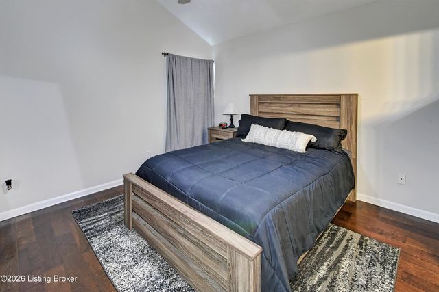 7920 Grandmeadow Ln, Louisville, KY 40258