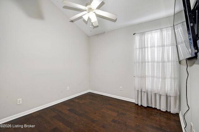 7920 Grandmeadow Ln, Louisville, KY 40258