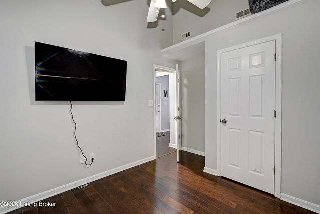 7920 Grandmeadow Ln, Louisville, KY 40258