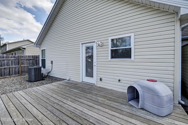 7920 Grandmeadow Ln, Louisville, KY 40258