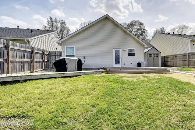 7920 Grandmeadow Ln, Louisville, KY 40258