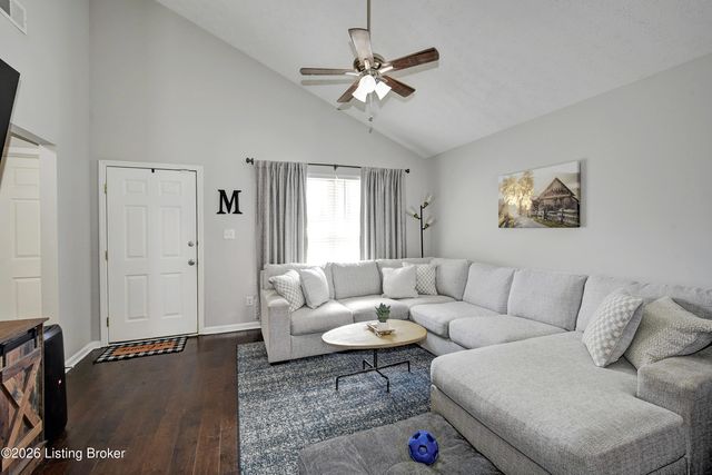 7920 Grandmeadow Ln, Louisville, KY 40258