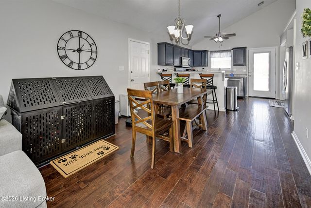 7920 Grandmeadow Ln, Louisville, KY 40258