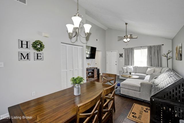 7920 Grandmeadow Ln, Louisville, KY 40258