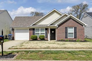 7920 Grandmeadow Ln, Louisville, KY 40258