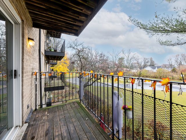 2315 E Olive Street 2B, Arlington Heights, IL 60004