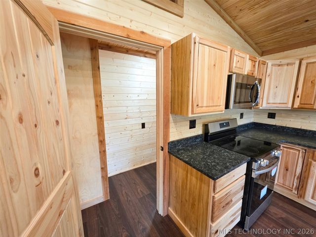 12990 W Killabrew Road, Hulbert, OK 74441