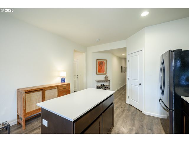 2103 Nw WOODLAND Dr, Mc Minnville, OR 97128