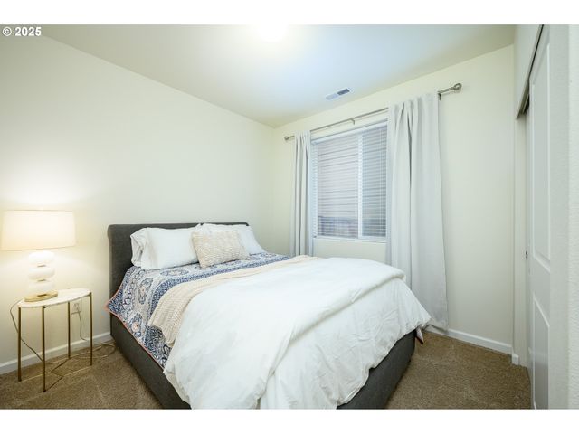 2103 Nw WOODLAND Dr, Mc Minnville, OR 97128