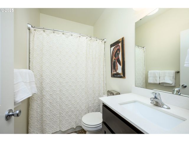 2103 Nw WOODLAND Dr, Mc Minnville, OR 97128