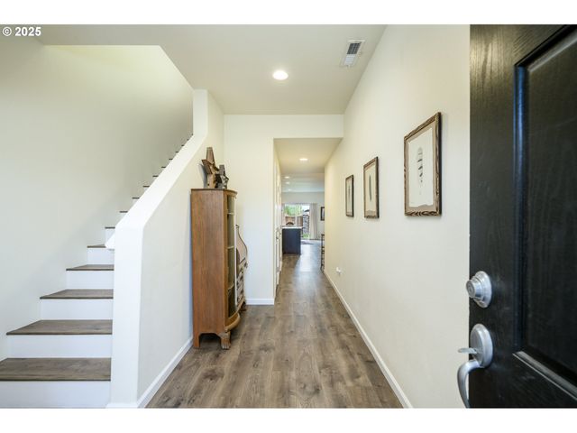 2103 Nw WOODLAND Dr, Mc Minnville, OR 97128