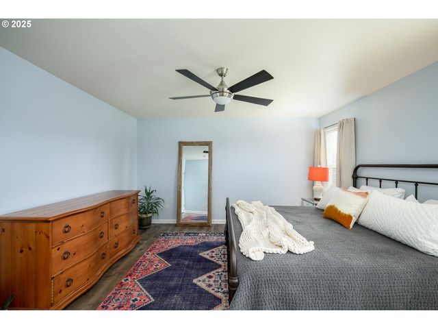 2103 Nw WOODLAND Dr, Mc Minnville, OR 97128