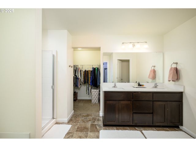 2103 Nw WOODLAND Dr, Mc Minnville, OR 97128