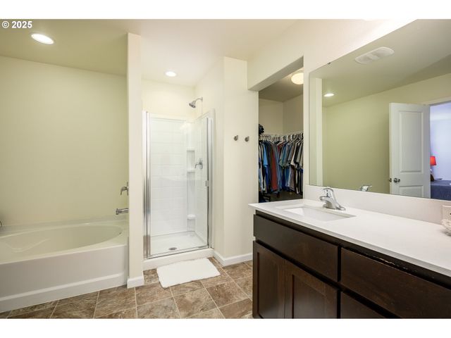 2103 Nw WOODLAND Dr, Mc Minnville, OR 97128