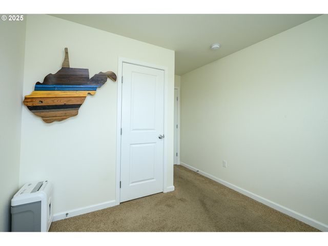 2103 Nw WOODLAND Dr, Mc Minnville, OR 97128