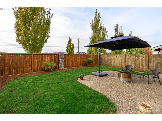 2103 Nw WOODLAND Dr, Mc Minnville, OR 97128