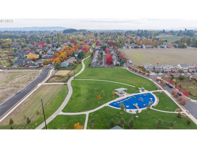 2103 Nw WOODLAND Dr, Mc Minnville, OR 97128