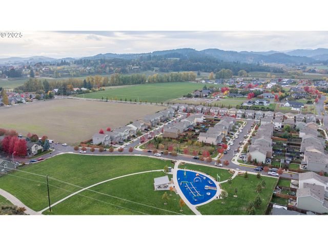 2103 Nw WOODLAND Dr, Mc Minnville, OR 97128