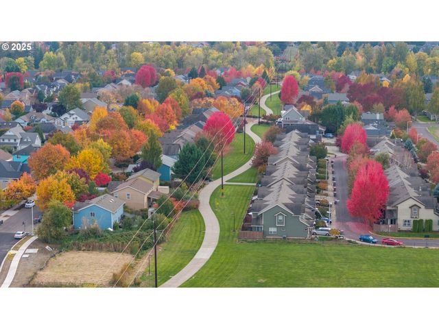 2103 Nw WOODLAND Dr, Mc Minnville, OR 97128