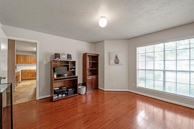 3310 Country Meadows Court, Pearland, TX 77584