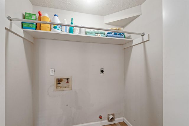 3310 Country Meadows Court, Pearland, TX 77584