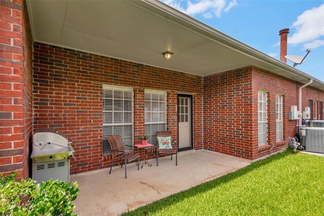 3310 Country Meadows Court, Pearland, TX 77584