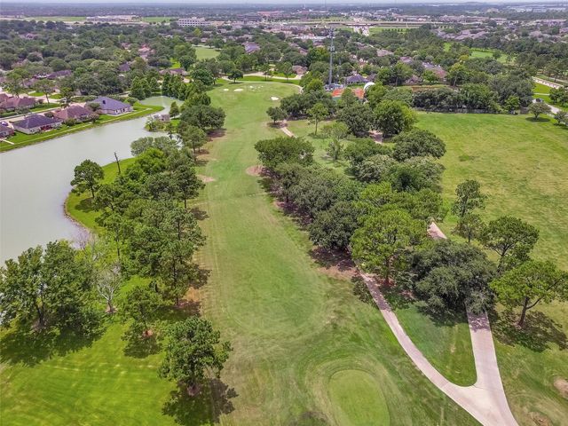 3310 Country Meadows Court, Pearland, TX 77584