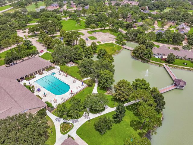 3310 Country Meadows Court, Pearland, TX 77584