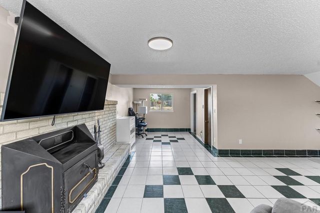 22 Heatherwood Lane, Pueblo, CO 81008