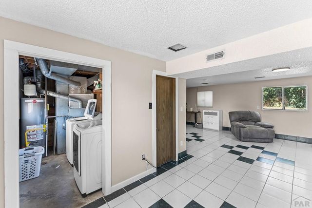 22 Heatherwood Lane, Pueblo, CO 81008