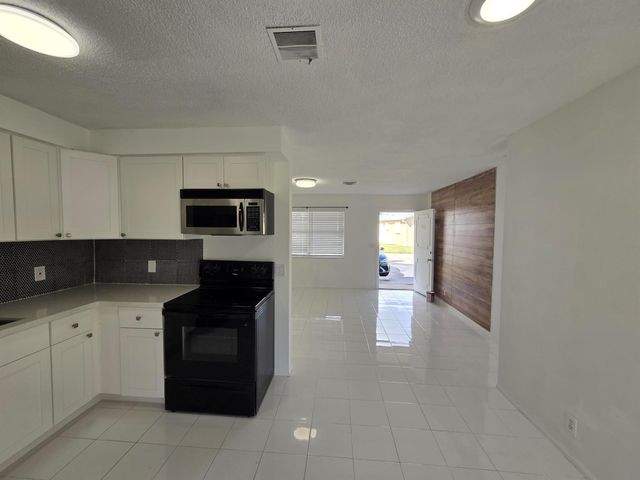 2847 Duke Lane, Delray Beach, FL 33445