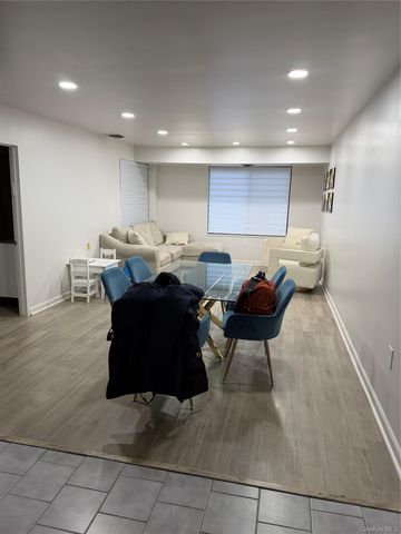 376 Central Avenue 2N, Lawrence, NY 11559