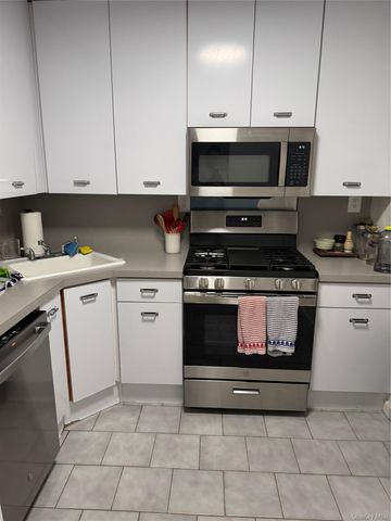 376 Central Avenue 2N, Lawrence, NY 11559