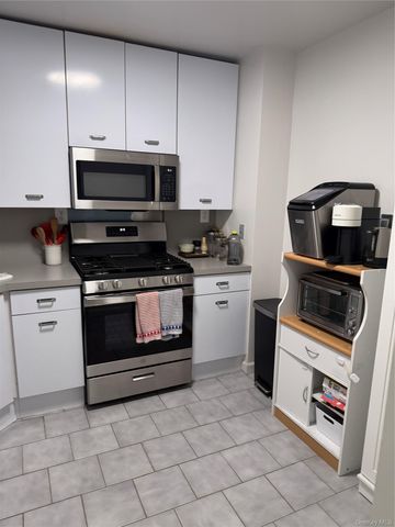 376 Central Avenue 2N, Lawrence, NY 11559