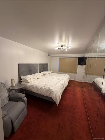 376 Central Avenue 2N, Lawrence, NY 11559