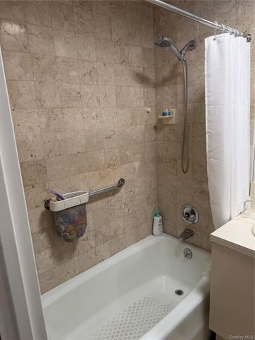 376 Central Avenue 2N, Lawrence, NY 11559