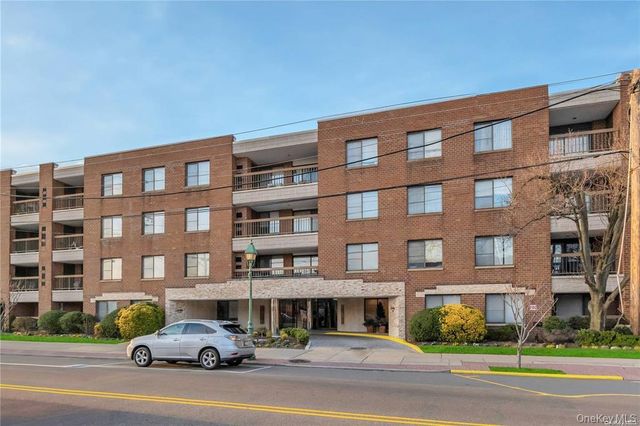 376 Central Avenue 2N, Lawrence, NY 11559