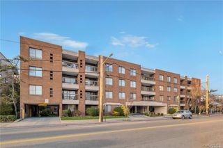 376 Central Avenue 2N, Lawrence, NY 11559
