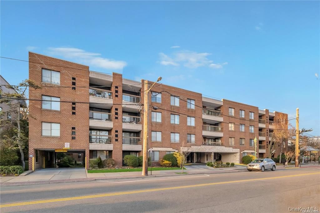 376 Central Avenue 2N, Lawrence, NY 11559