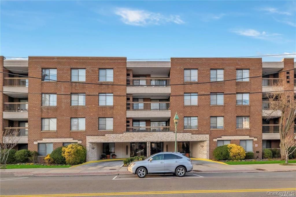 376 Central Avenue 2N, Lawrence, NY 11559 — photo 2