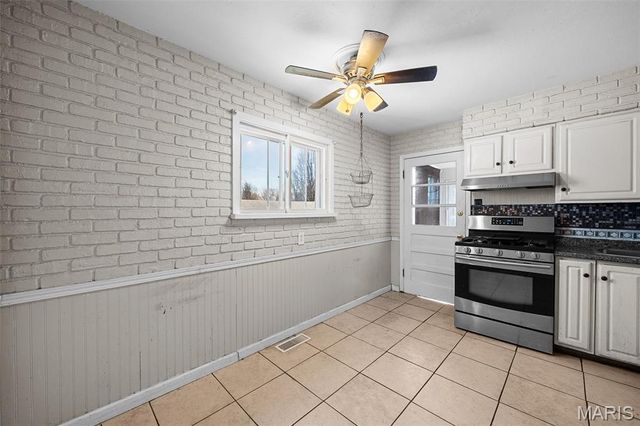 10558 Hobday Avenue, St Ann, MO 63074