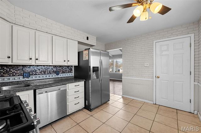 10558 Hobday Avenue, St Ann, MO 63074