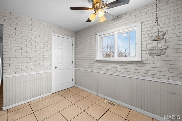 10558 Hobday Avenue, St Ann, MO 63074