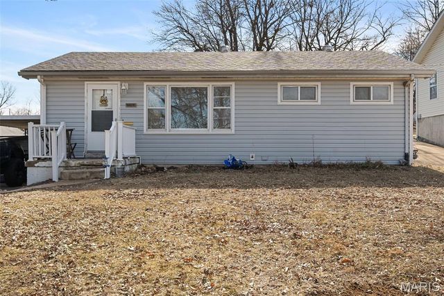 10558 Hobday Avenue, St Ann, MO 63074