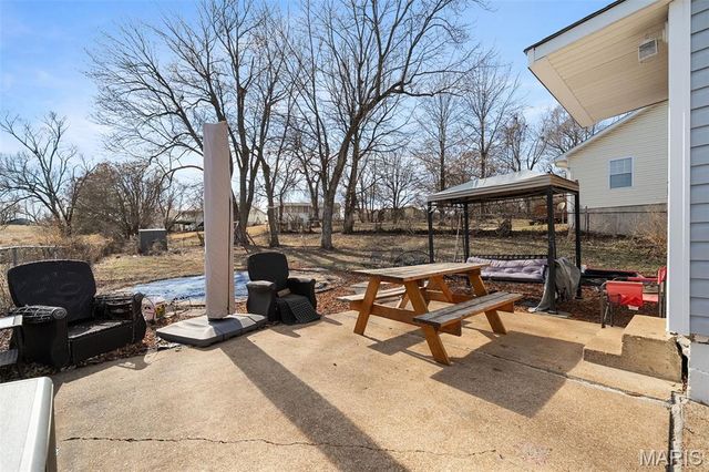 10558 Hobday Avenue, St Ann, MO 63074