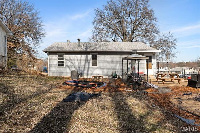 10558 Hobday Avenue, St Ann, MO 63074